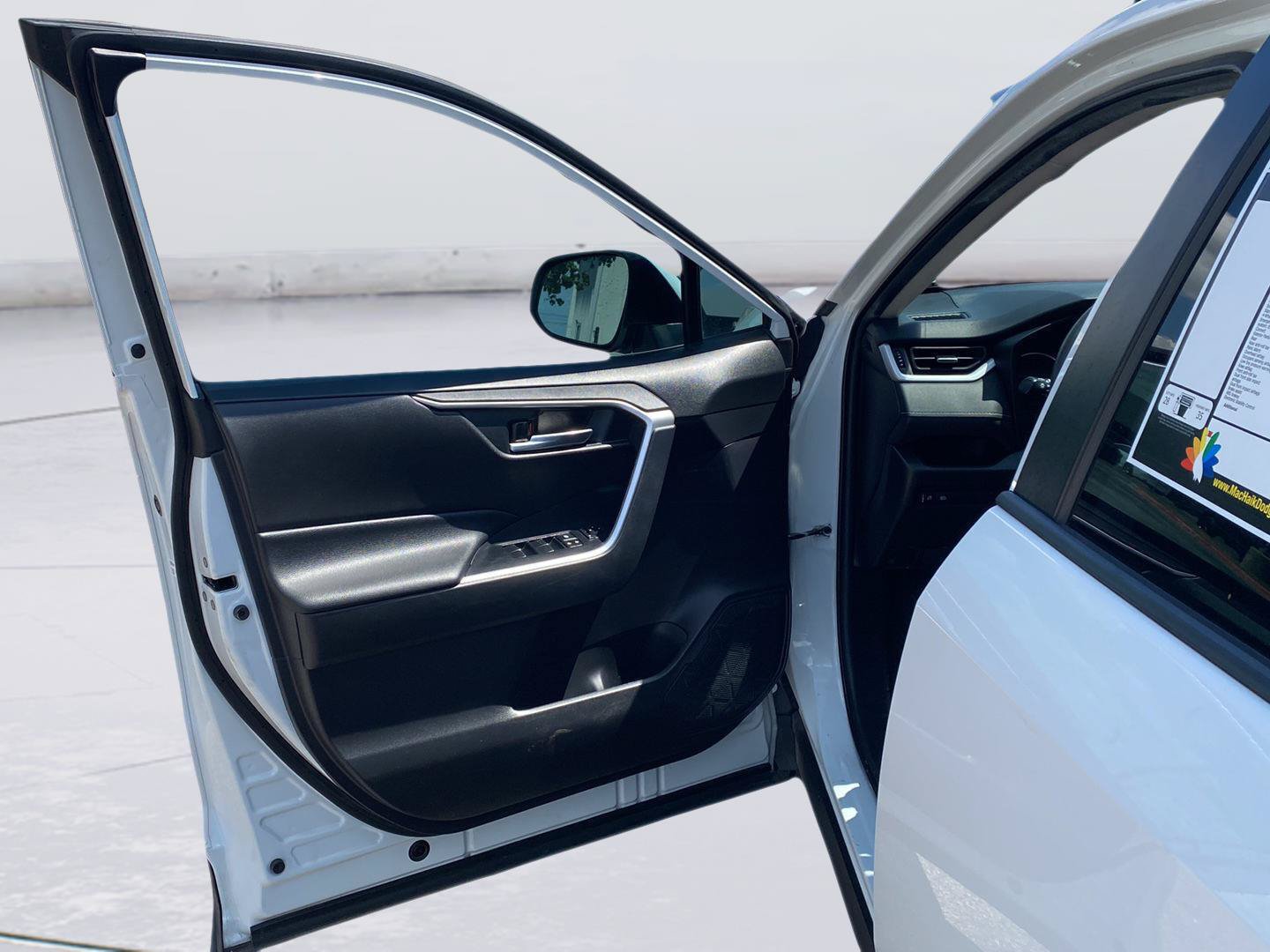 Used 2020 Toyota RAV4 XLE Premium FWD image 11
