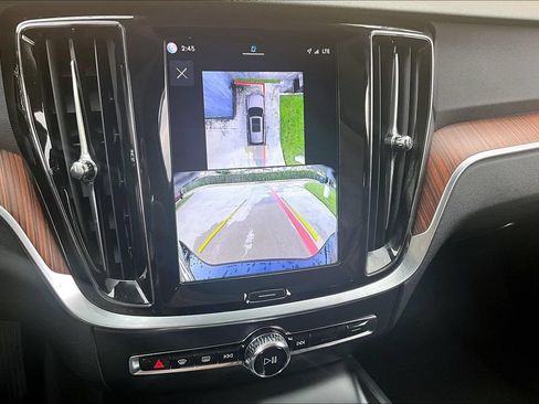 Certified 2025 Volvo V60 B5 Cross Country Plus AWD/4WD image 29
