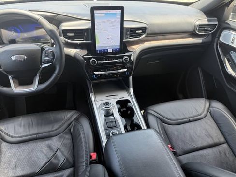 Used 2022 Ford Explorer Platinum w/ Equipment Group 601A AWD/4WD image 18