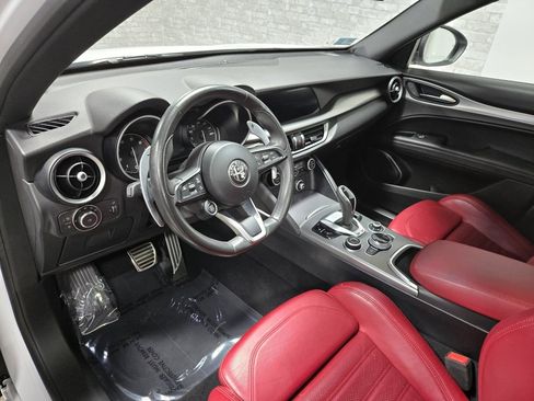Used 2022 Alfa Romeo Stelvio Veloce image 13