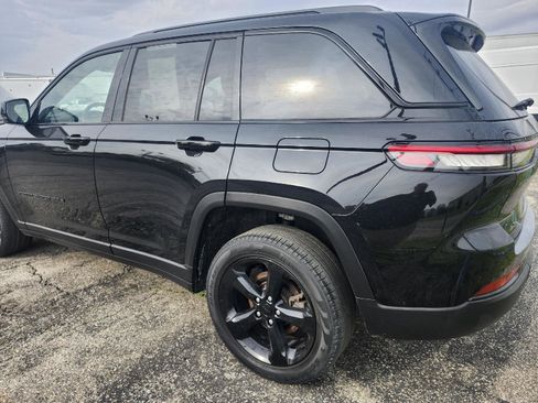 Used 2023 Jeep Grand Cherokee Limited w/ Black Appearance Package image 3