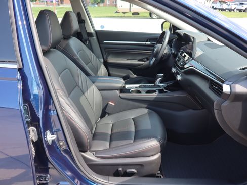 Used 2023 Nissan Altima 2.0 SR FWD image 12