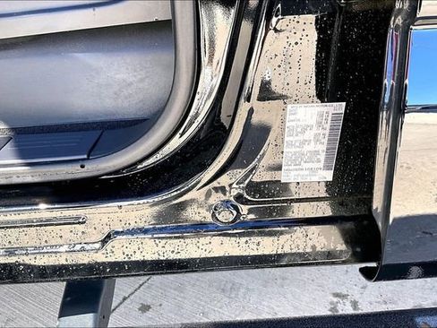 Used 2024 Nissan Titan PRO-4X w/ Pro-4x Convenience Package image 17