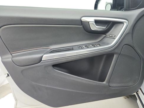 Used 2016 Volvo V60 T5 Cross Country image 21