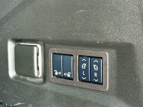 Used 2024 GMC Yukon Denali RWD image 13