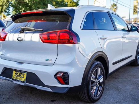 Used 2021 Kia Niro LXS image 8