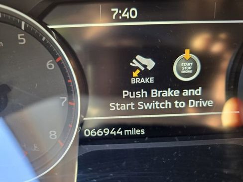 Used 2024 Mitsubishi Outlander SE FWD image 2