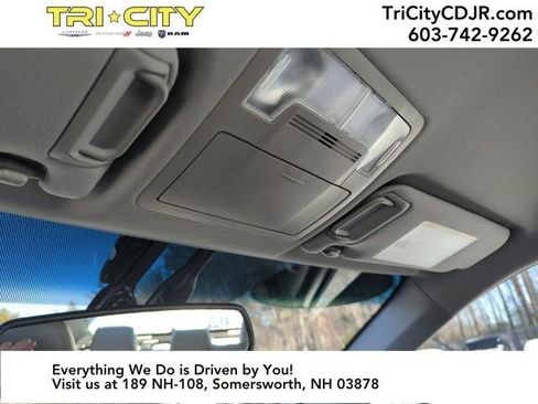 Used 2017 Toyota Camry XLE image 24