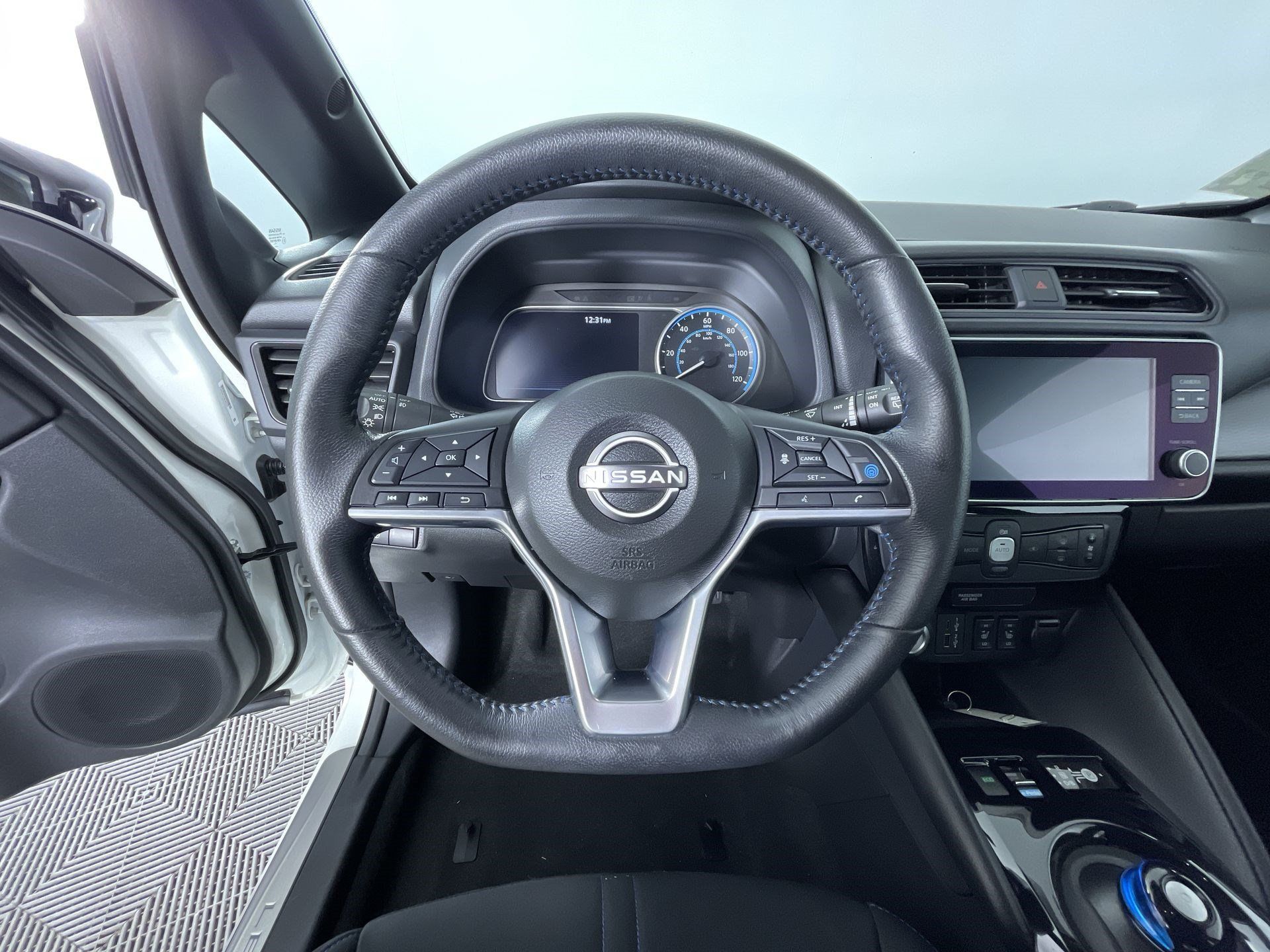 Certified 2025 Nissan Leaf SV Plus FWD image 16
