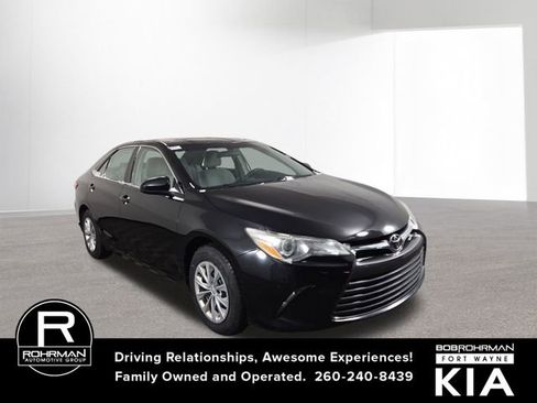 Used 2015 Toyota Camry LE image 4