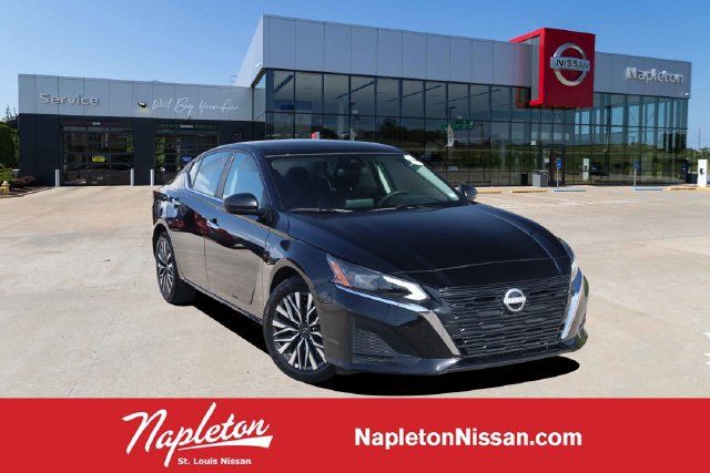 Used 2025 Nissan Altima 2.5 SV FWD image 1