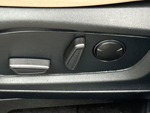 Used 2021 Ford Explorer XLT w/ Equipment Group 202A RWD image 24