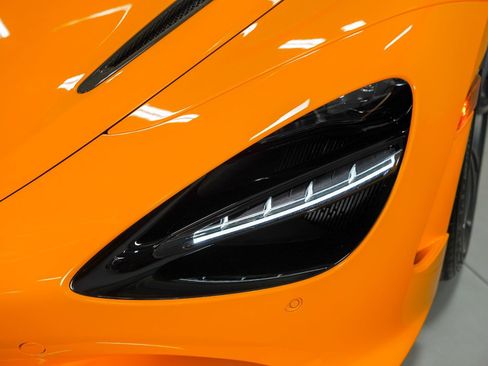 Used 2024 McLaren 750S Spider image 15