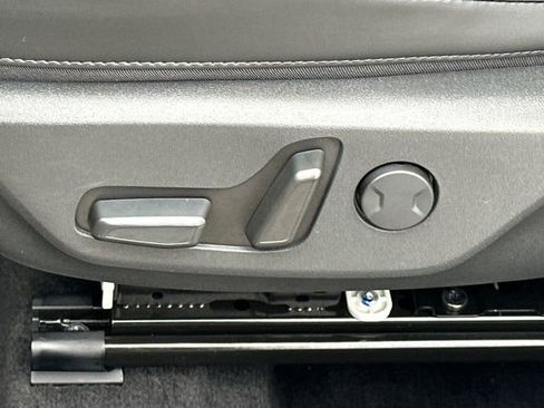 Used 2024 Kia Niro EX Touring image 42