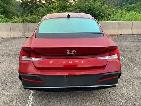 Used 2024 Hyundai Elantra SEL FWD image 3
