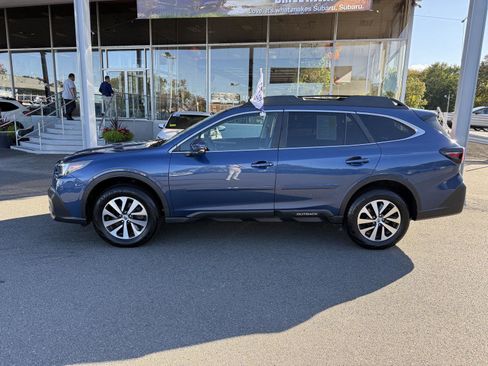 Used 2020 Subaru Outback Premium image 2