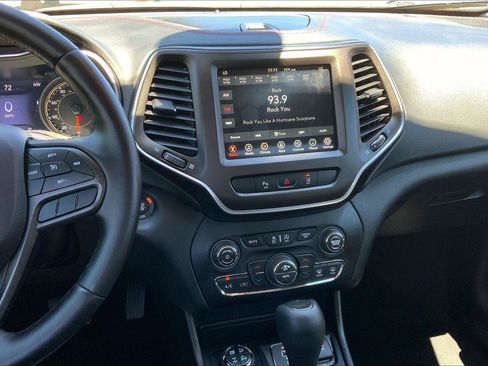 Used 2021 Jeep Cherokee Trailhawk w/ Comfort/Convenience Group AWD/4WD image 6