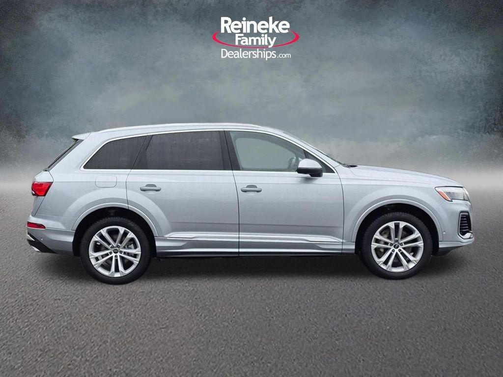 Used 2025 Audi Q7 3.0T Premium Plus AWD/4WD image 5
