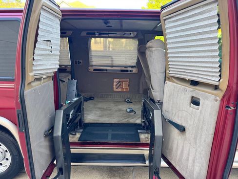 Used 1999 Ford E-250 and Econoline 250 image 18