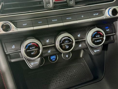 Used 2022 Genesis G70 3.3T image 19