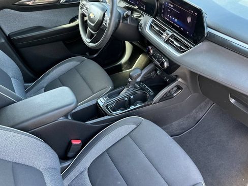 Used 2025 Chevrolet TrailBlazer LT AWD/4WD image 16