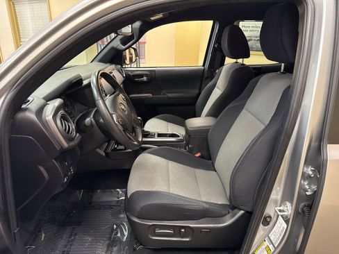 Used 2023 Toyota Tacoma TRD Sport image 16