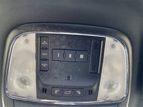 Used 2022 Jeep Grand Cherokee Limited image 31