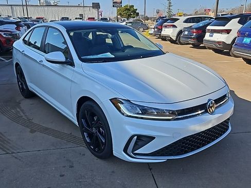 New 2026 Volkswagen Jetta SE FWD image 3