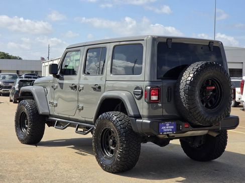 Used 2020 Jeep Wrangler Unlimited Sahara AWD/4WD image 7