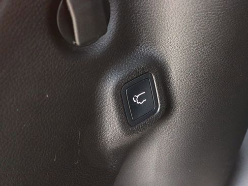 Used 2025 Jeep Compass Limited w/ High Altitude Package image 17