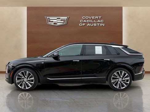Certified 2025 Cadillac Lyriq Luxury w/ LPO, Floor Liner Package AWD/4WD image 2