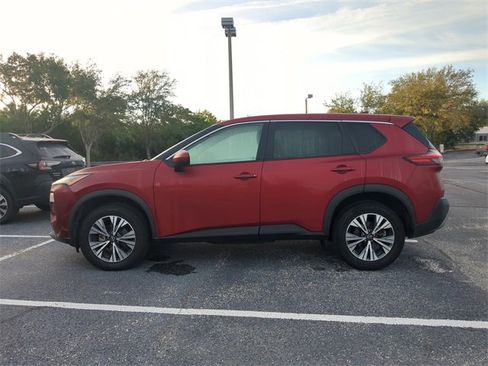 Used 2023 Nissan Rogue SV image 2