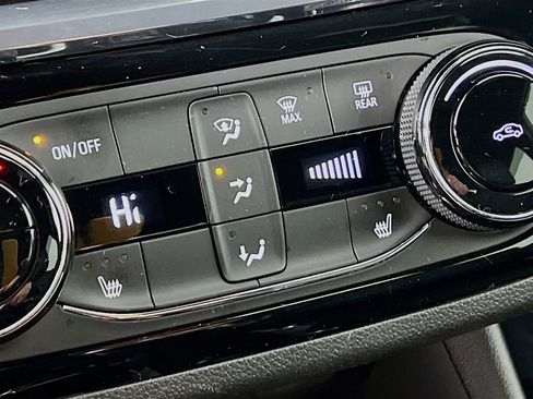 Certified 2024 Buick Envista Sport Touring w/ Convenience I Package image 19