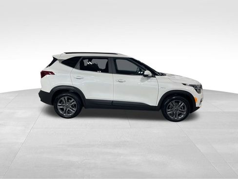 Certified 2023 Kia Seltos S w/ Navigation Package image 5