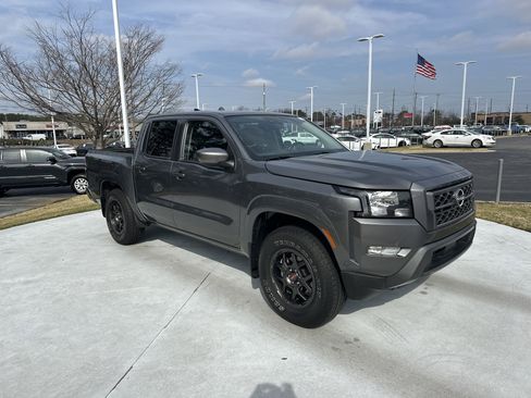 Used 2023 Nissan Frontier SV w/ SV Convenience Package image 2