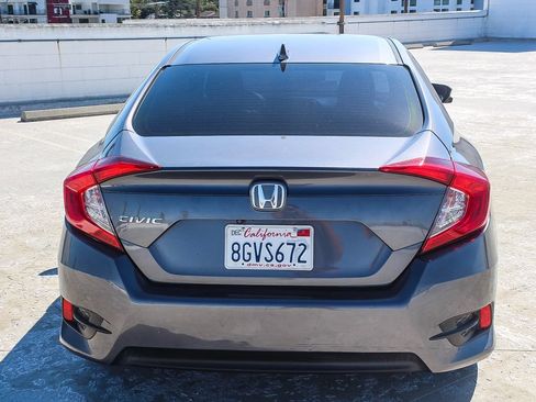 Used 2018 Honda Civic EX image 5