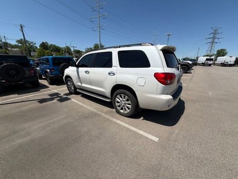 Used 2017 Toyota Sequoia Platinum AWD/4WD image 5