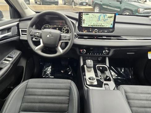 New 2026 Mitsubishi Outlander SE FWD image 13