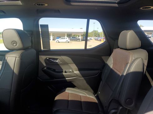 Certified 2023 Chevrolet Traverse High Country image 32