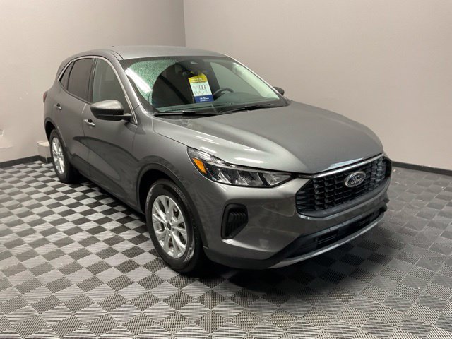 Used 2023 Ford Escape Active w/ Cold Weather Package FWD image 2