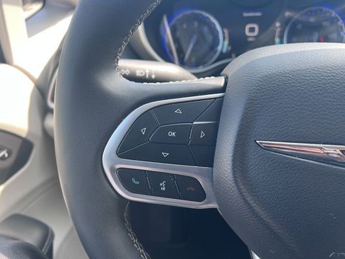 Used 2024 Chrysler Pacifica Touring-L image 24