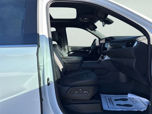 Used 2024 GMC Yukon XL Denali image 9