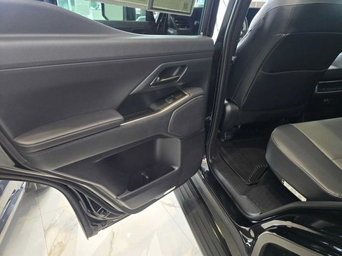 Used 2024 Lexus GX 550 w/ Cold Area Package AWD/4WD image 18