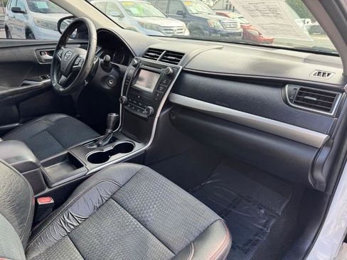 Used 2015 Toyota Camry SE image 21