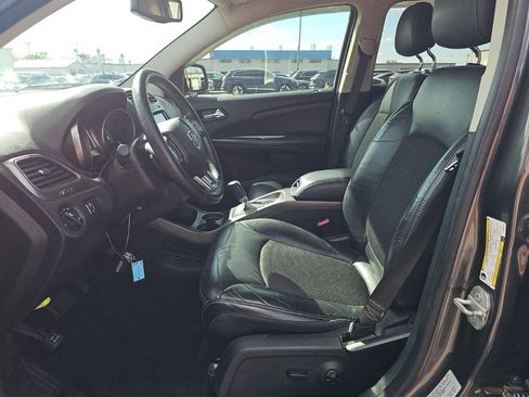 Used 2015 Dodge Journey Crossroad w/ Flexible Seating Group image 9