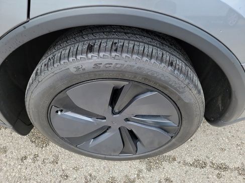 Used 2026 Tesla Model Y Long Range AWD/4WD image 12