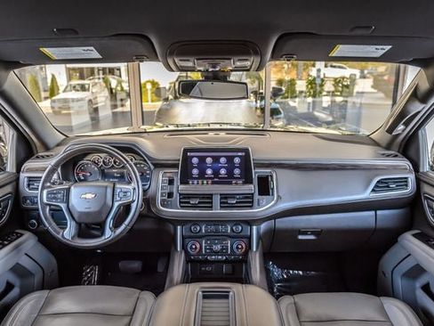 Used 2021 Chevrolet Suburban LT image 3