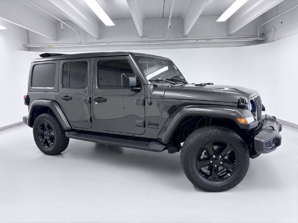Used 2022 Jeep Wrangler Unlimited Sahara AWD/4WD image 8