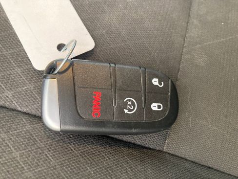 Used 2020 Jeep Grand Cherokee Laredo image 33