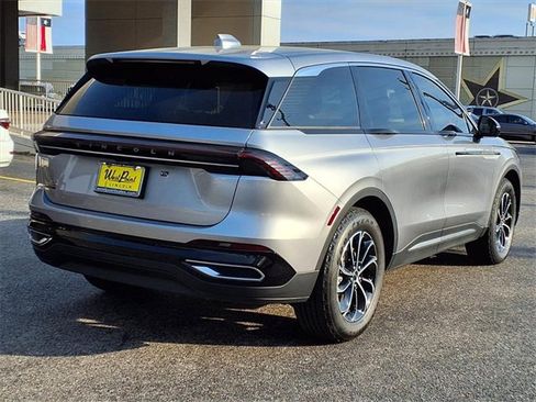 New 2026 Lincoln Nautilus Premier image 2